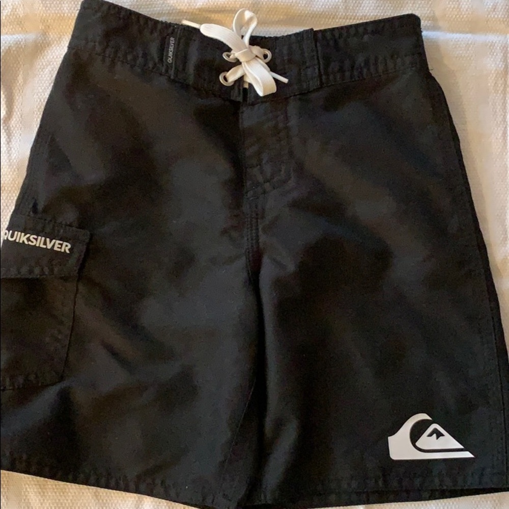 Boys Quiksilver Sz 4T Black Board Shorts!!